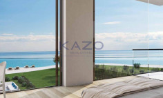 Sea front villa with pool and sea view 