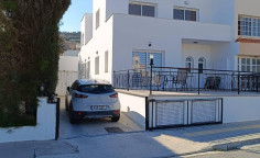 For sale: 6 berdooms house in Oroklini 