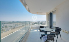 2 bedroom furnished apartment with swimming pool to rent in Mackenzie Beach