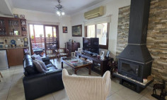 For bed house for sale in Lakatamia
