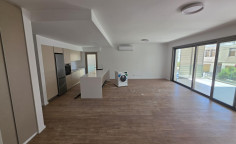 3 bedroom apartment to rent in Lykabittos