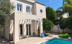 Fully furnished house with pool in Agios Tychonas 