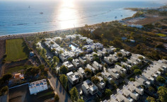 Sea front Geroskipou apartment with pool and gym 