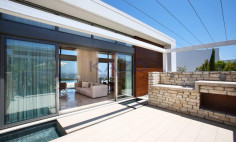 Modern villa with sea view and pool for sale 