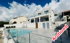 Spacious furnished villa with pool in Episkopi 