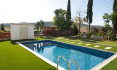 Spacious Moni home with pool on large plot 