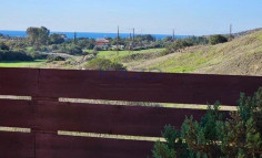 Spacious Moni home with pool on large plot 