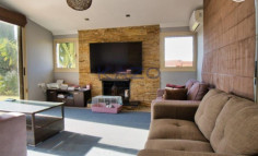 Spacious Moni home with pool on large plot 