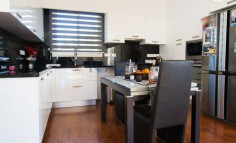 Spacious Moni home with pool on large plot 