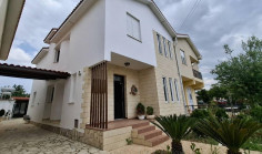 Luxury 4 bedroom house for sale in Lakatamia