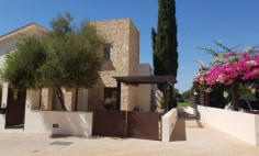 3 bedroom furnished house with swimming pool for sale in Aphrodite Hills