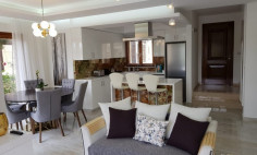 3 bedroom furnished house with swimming pool for sale in Aphrodite Hills
