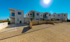 Large 4 bedroom villa with swimming pool for sale in Coral Bay