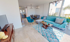 Large 4 bedroom villa with swimming pool for sale in Coral Bay