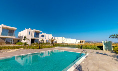 Large 4 bedroom villa with swimming pool for sale in Coral Bay