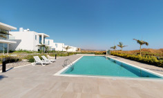 Large 4 bedroom villa with swimming pool for sale in Coral Bay