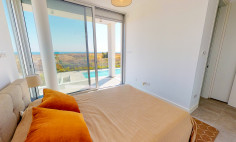 Large 4 bedroom villa with swimming pool for sale in Coral Bay