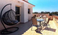 Luxury 3 bedroom penthouse with swimming pool for sale in Universal
