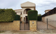 Luxury 4 bedroom furnished villa with swimming pool for sale in Coral Bay
