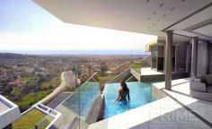 5 bedroom villa with swimming pool for sale in Agios Athanasios