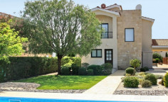 Beautiful 4 bedroom villa for sale in Kouklia
