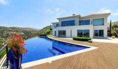 Lovely 4 bedrooms house with swimming pool for sale in Aphrodite Hills