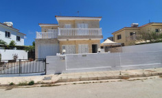 Lovely 3 bedrooms house with swimming pool for sale in Agia Thekla