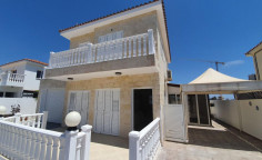 Lovely 3 bedrooms house with swimming pool for sale in Agia Thekla