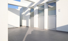 Top floor apt in a modern tower close to the american academy, Larnaca center 