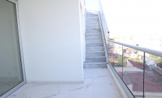 Top floor apt in a modern tower close to the american academy, Larnaca center 