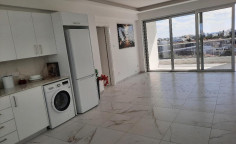 Top floor apt in a modern tower close to the american academy, Larnaca center 