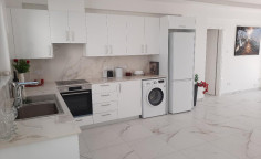 Top floor apt in a modern tower close to the american academy, Larnaca center 