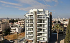 Top floor apt in a modern tower close to the american academy, Larnaca center 