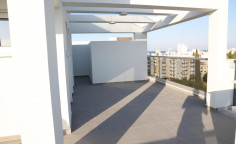 Top floor apt in a modern tower close to the american academy, Larnaca center 