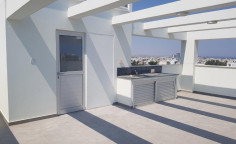 Top floor apt in a modern tower close to the american academy, Larnaca center 