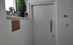 Top floor apt in a modern tower close to the american academy, Larnaca center 