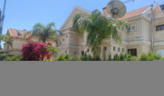 6 bedroom house with swimming pool for sale in Amathus area
