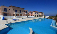 Spacious 2 bedroom maisonette with swimming pool for sale in Prodromi