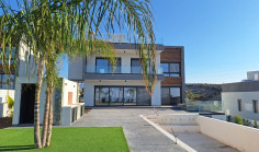 4 bedrooms house with swimming pool for sale in Parekklisia