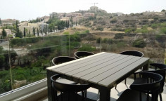 4 bedroom apartment with swimming pool to rent in Amathus area