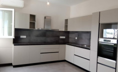 4 bedroom apartment with swimming pool to rent in Amathus area