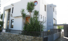 4 bedroom house with swimming pool to rent in Palodia