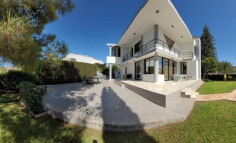 4 bedroom house with swimming pool to rent in Palodia
