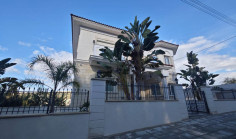 5 bedroom furnished house with swimming pool to rent in Mesovounia