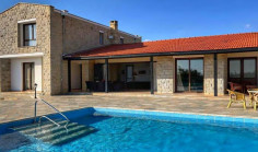 3 bedroom house with swimming pool for sale in Maroni
