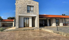 3 bedroom house with swimming pool for sale in Maroni