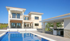 Beautiful 5 bedroom house with swimming pool for sale in Kalogiroi