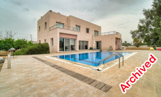Spacious 5 bedroom house with swimming pool for sale in Yeroskipou