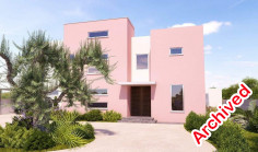 Spacious 5 bedroom house with swimming pool for sale in Yeroskipou