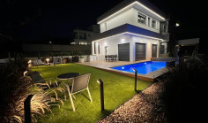Luxury 4 bedroom house with swimming pool to rent in Agios Athanasios